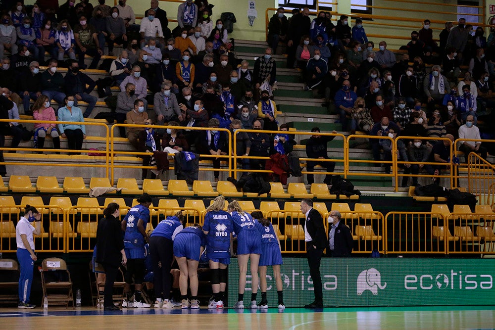 El CB Avenida tira de manual para seguir en lo más alto (75-49)