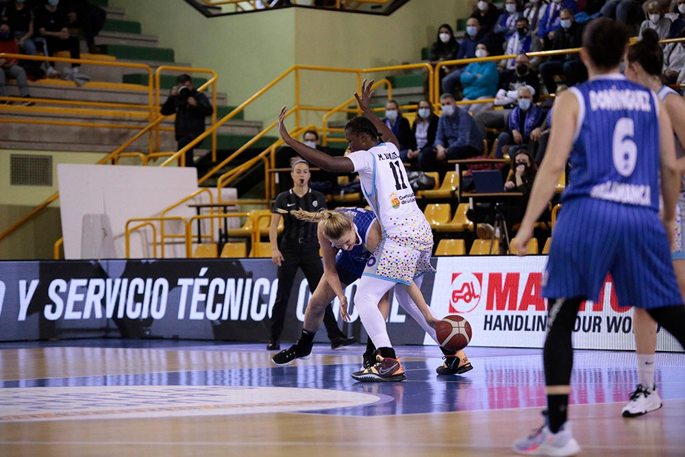 El CB Avenida tira de manual para seguir en lo más alto (75-49)
