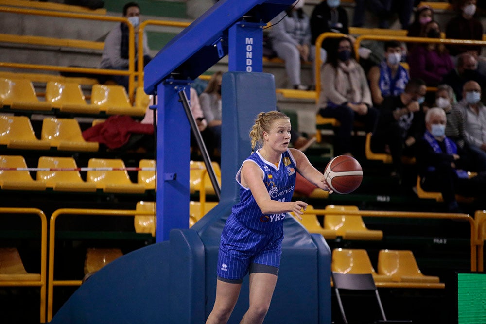 El CB Avenida tira de manual para seguir en lo más alto (75-49)