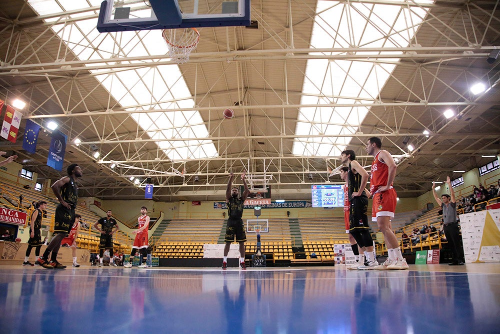 Contundente victoria del Usal La Antigua ante CB La Flecha (87-54)