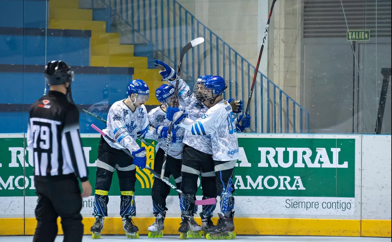 Los jugadores del CPLV celebran uno de los goles