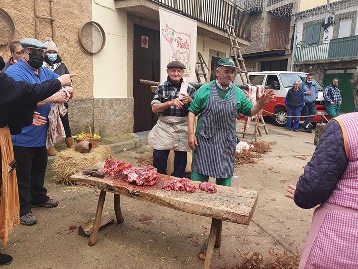 Los vecinos de El Maíllo celebraron la tradicional fiesta popular de la matanza