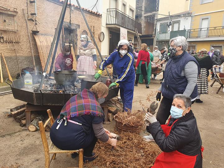 Los vecinos de El Maíllo celebraron la tradicional fiesta popular de la matanza