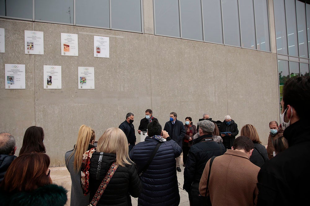 El futbolista salmantino Ángel González Castaño ya tiene su placa de homenaje en el muro de los olímpicos