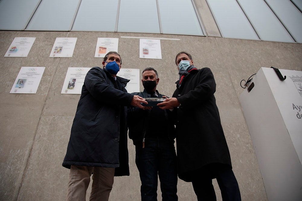 El futbolista salmantino Ángel González Castaño ya tiene su placa de homenaje en el muro de los olímpicos