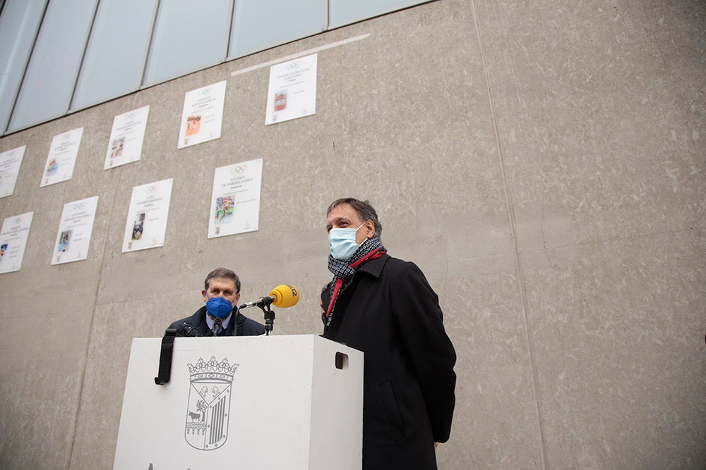 El futbolista salmantino Ángel González Castaño ya tiene su placa de homenaje en el muro de los olímpicos