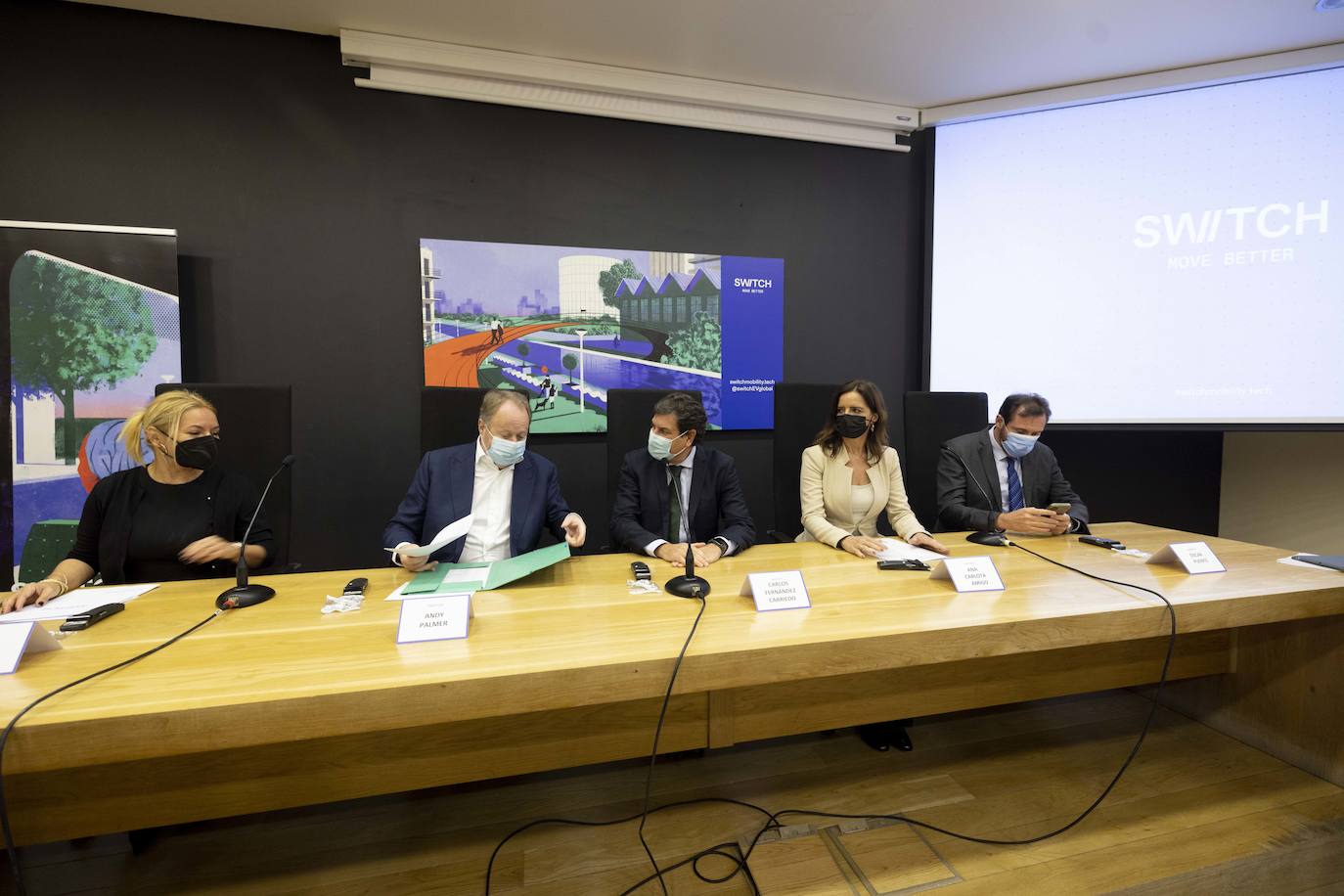 Fotos: Presentación de la fábrica de autobuses eléctricos Switch Mobility en Valladolid