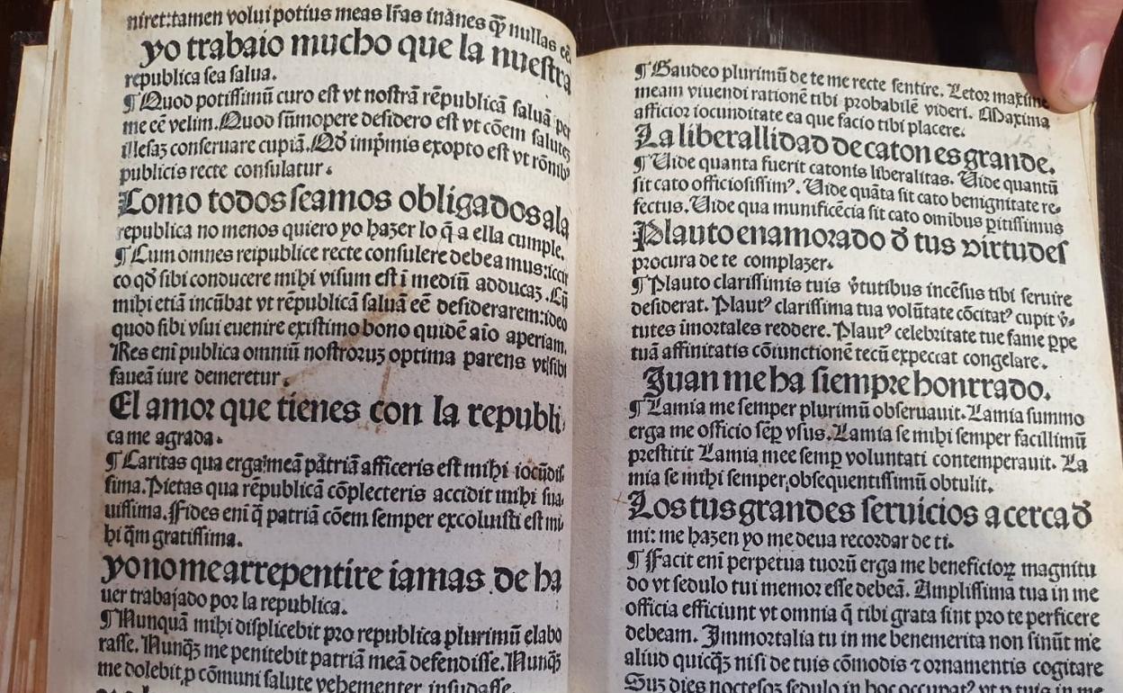 Detalle del interior del incunable donado a la Biblioteca Nacional. 