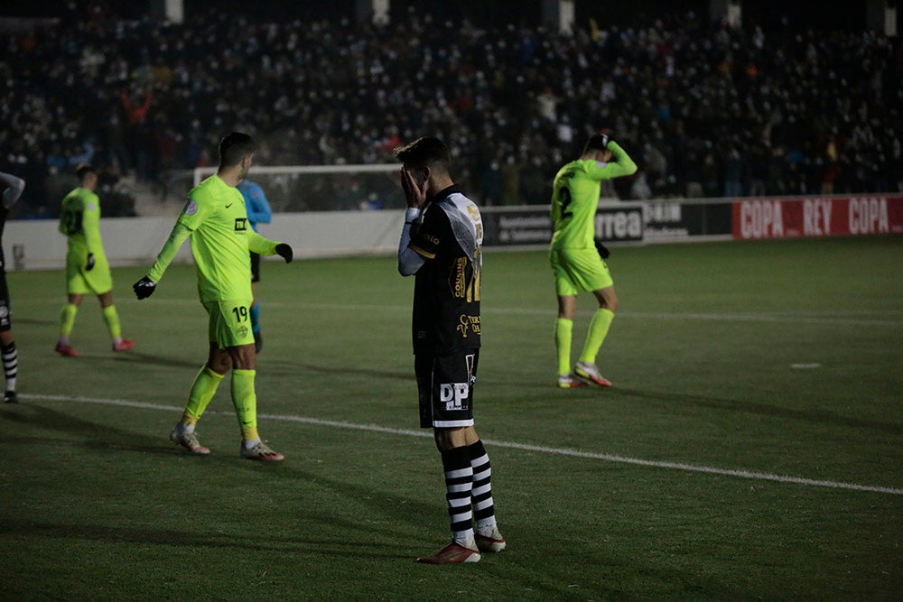 Un cruel final con gol en propia puerta apea de la Copa a un gran Unionistas ante el Elche de Primera (0-1)