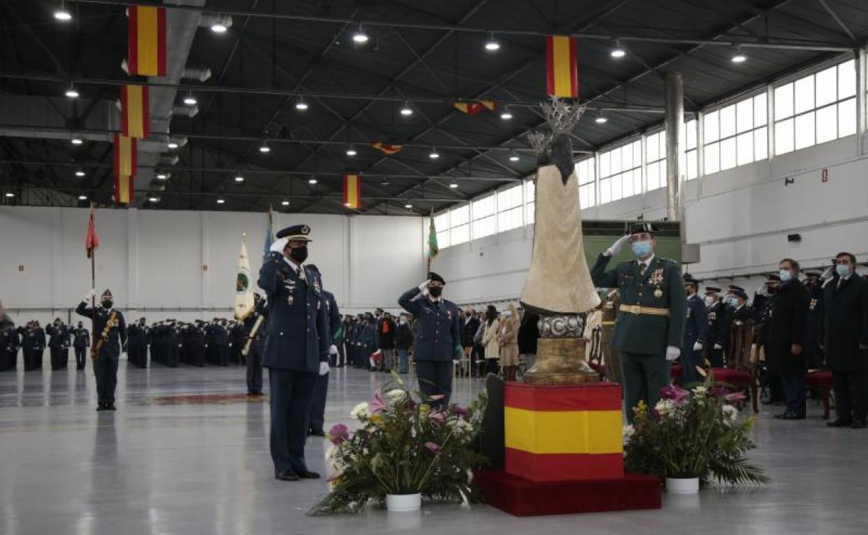 Un momento de la celebración de la fiesta de la Virgen de Loreto en la base de Matacán hace una semana. 