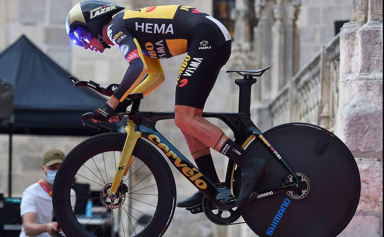 Primoz Roglic, vencedor de La Vuelta 2021, en la salida de la pasada edición de la Catedral de Burgos. 