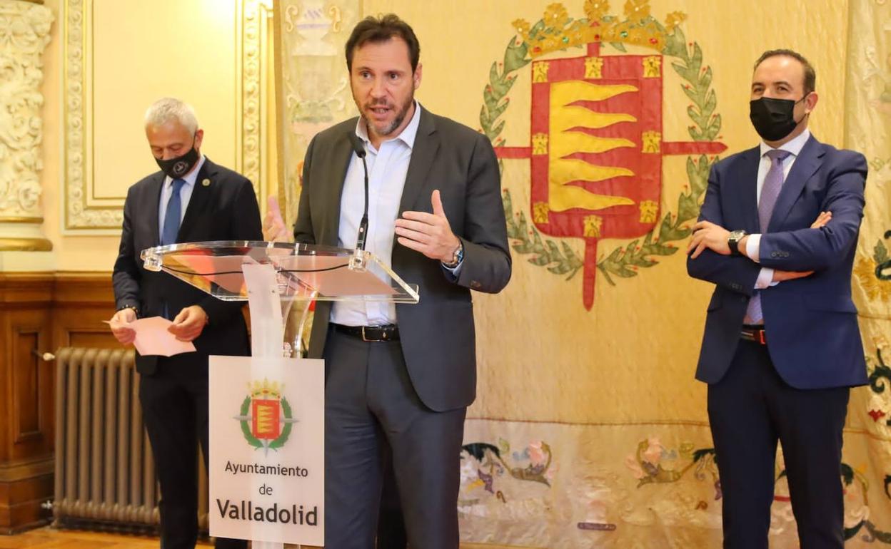 Baudouin Havaux, Óscar Puente y Víctor Alonso, durante la presentación. 