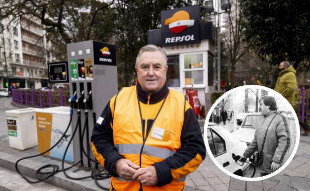 Fernando posa frente a la estación de servicio en la que ha trabajado durante 44 años. 