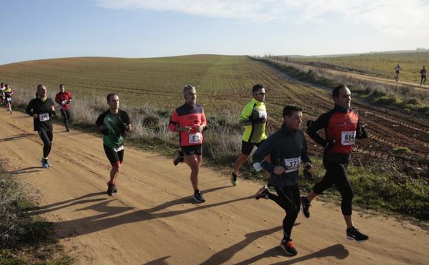 Imagen principal - La Liga de Cross de Cabrerizos llega al ecuador al rojo vivo