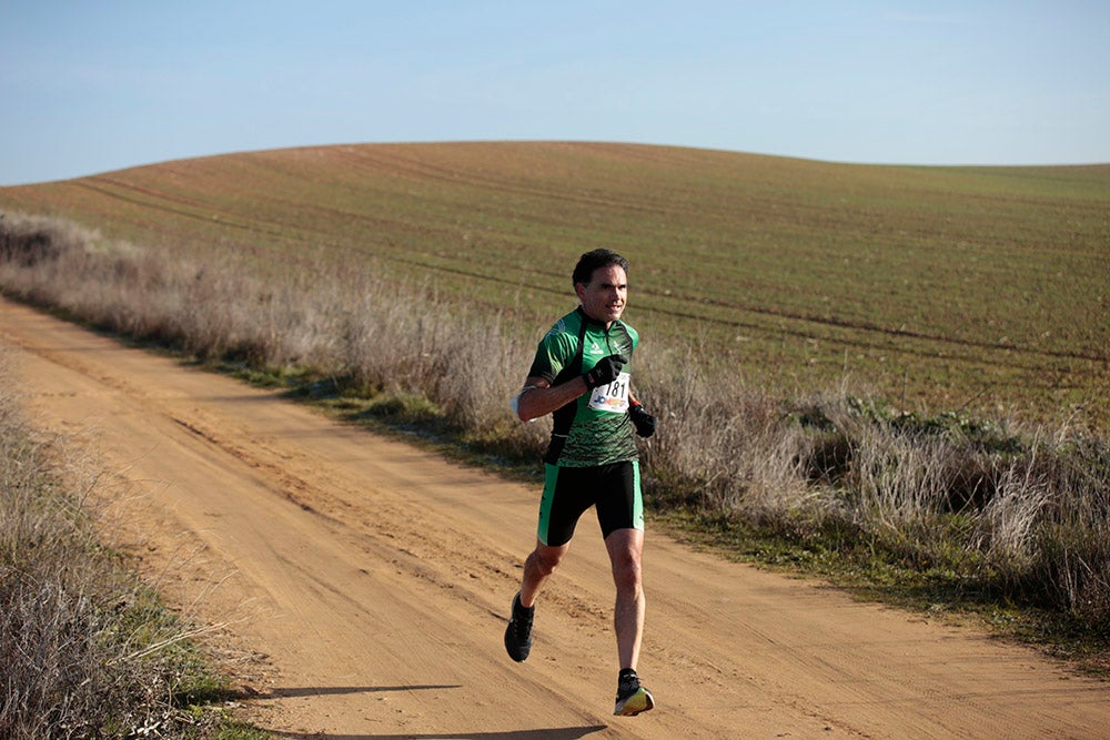 Soleada mañana en los caminos de Cabrerizos para la disputa de la tercera jornada de la Liga de Cross, que alcanza su ecuador al rojo vivo