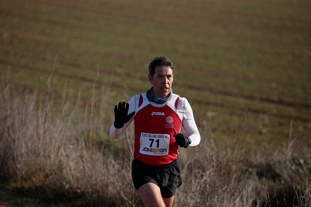 Soleada mañana en los caminos de Cabrerizos para la disputa de la tercera jornada de la Liga de Cross, que alcanza su ecuador al rojo vivo