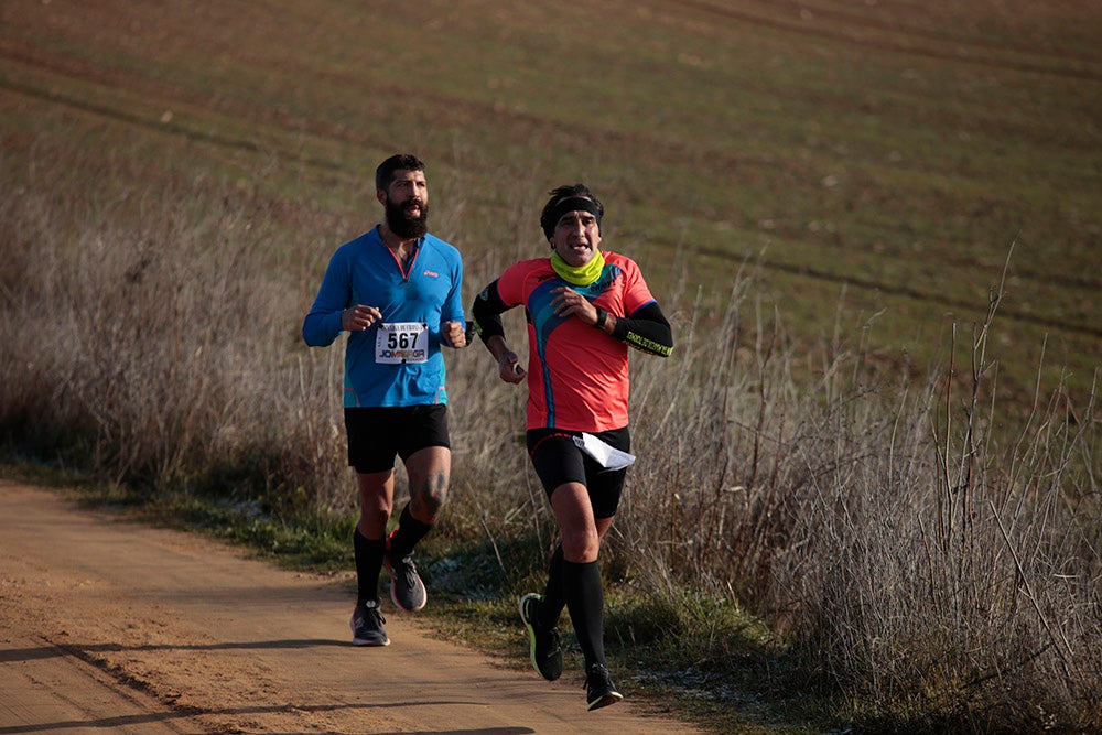 Soleada mañana en los caminos de Cabrerizos para la disputa de la tercera jornada de la Liga de Cross, que alcanza su ecuador al rojo vivo