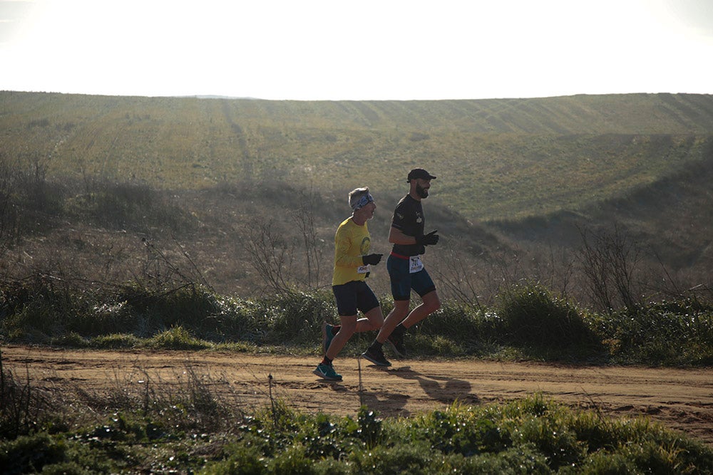 Soleada mañana en los caminos de Cabrerizos para la disputa de la tercera jornada de la Liga de Cross, que alcanza su ecuador al rojo vivo