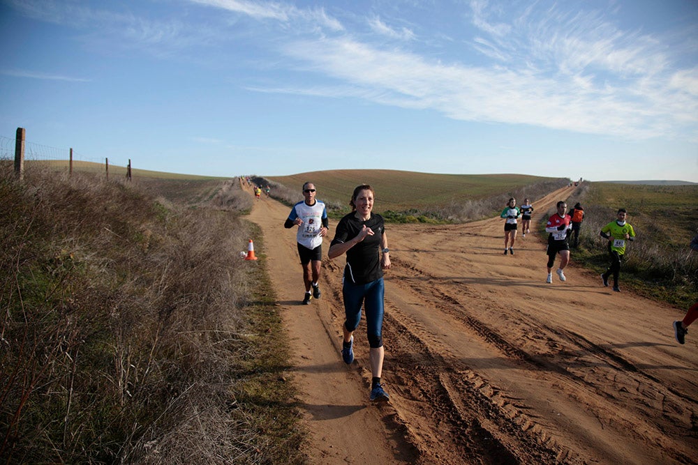 Soleada mañana en los caminos de Cabrerizos para la disputa de la tercera jornada de la Liga de Cross, que alcanza su ecuador al rojo vivo