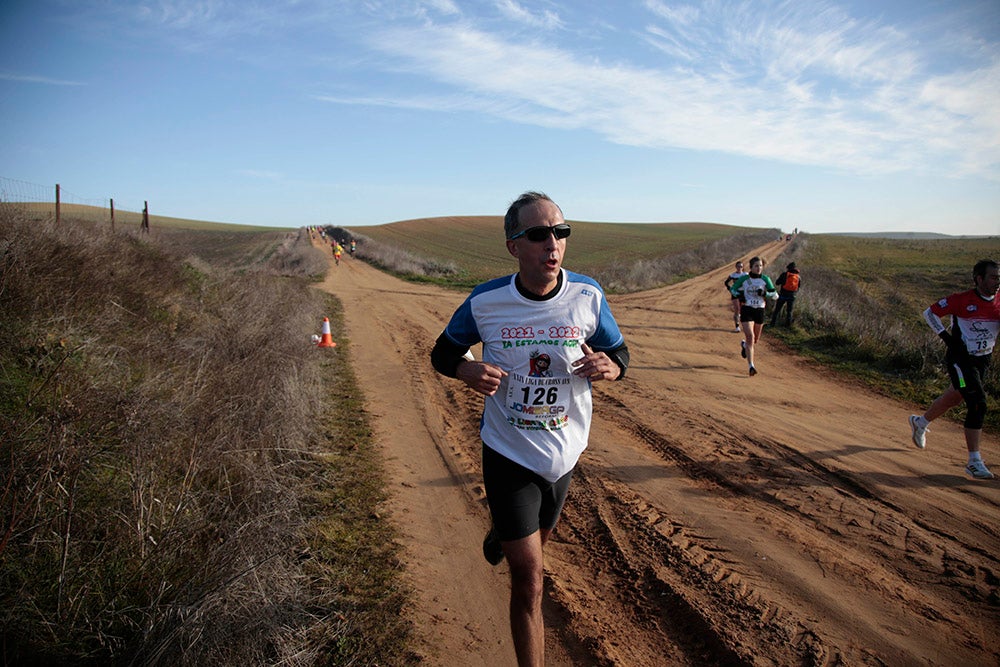 Soleada mañana en los caminos de Cabrerizos para la disputa de la tercera jornada de la Liga de Cross, que alcanza su ecuador al rojo vivo