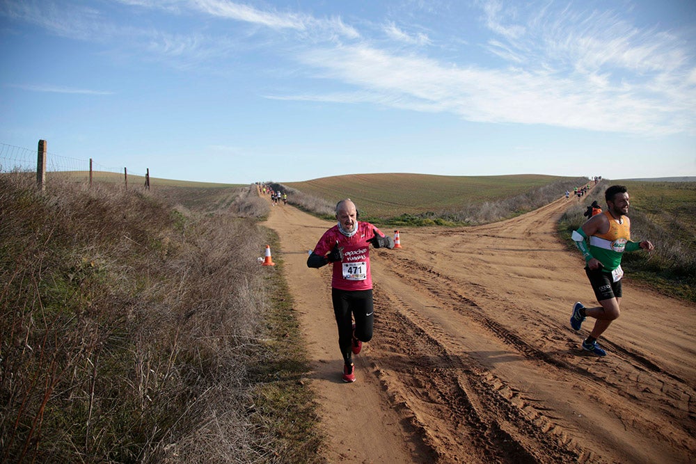 Soleada mañana en los caminos de Cabrerizos para la disputa de la tercera jornada de la Liga de Cross, que alcanza su ecuador al rojo vivo