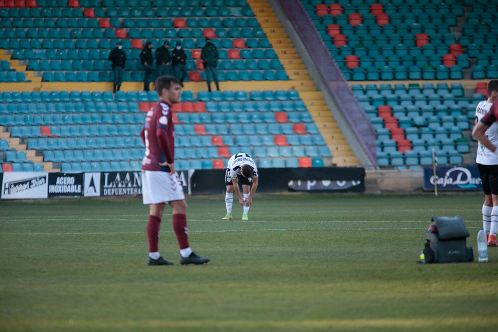 El Salamanca UDS cae con el Pontevedra y pasará las Navidades en puesto de descenso a Tercera RFEF (1-2)