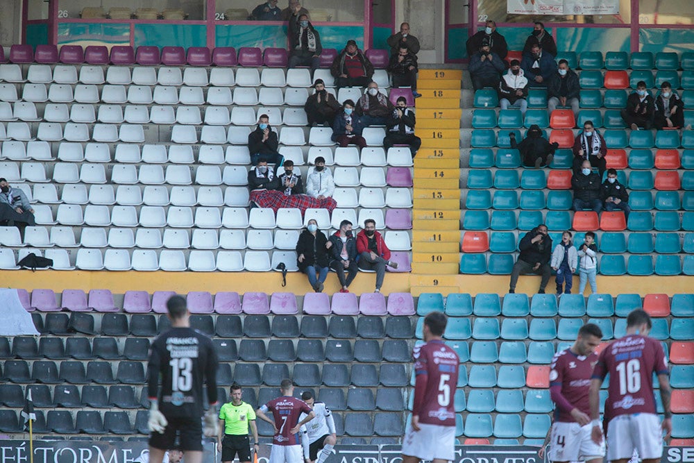 El Salamanca UDS cae con el Pontevedra y pasará las Navidades en puesto de descenso a Tercera RFEF (1-2)