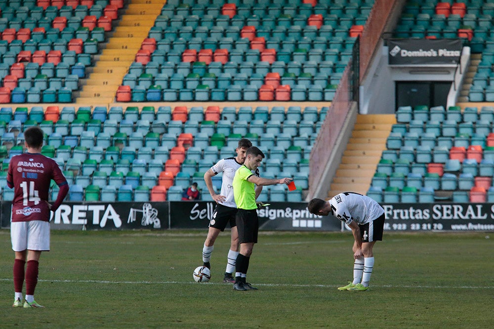 El Salamanca UDS cae con el Pontevedra y pasará las Navidades en puesto de descenso a Tercera RFEF (1-2)