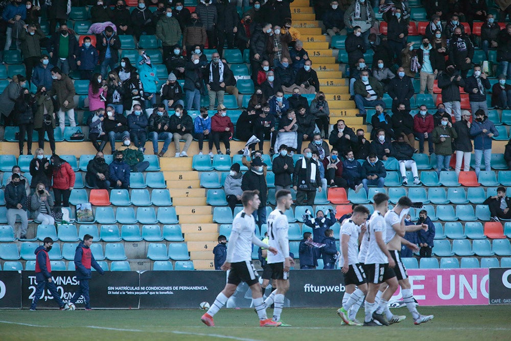 El Salamanca UDS cae con el Pontevedra y pasará las Navidades en puesto de descenso a Tercera RFEF (1-2)