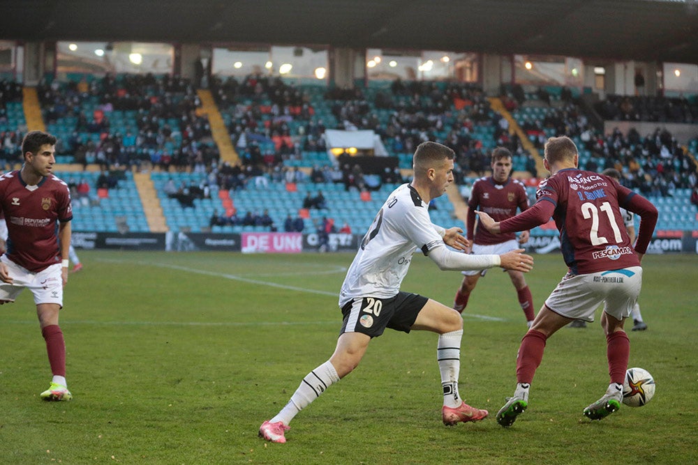 El Salamanca UDS cae con el Pontevedra y pasará las Navidades en puesto de descenso a Tercera RFEF (1-2)