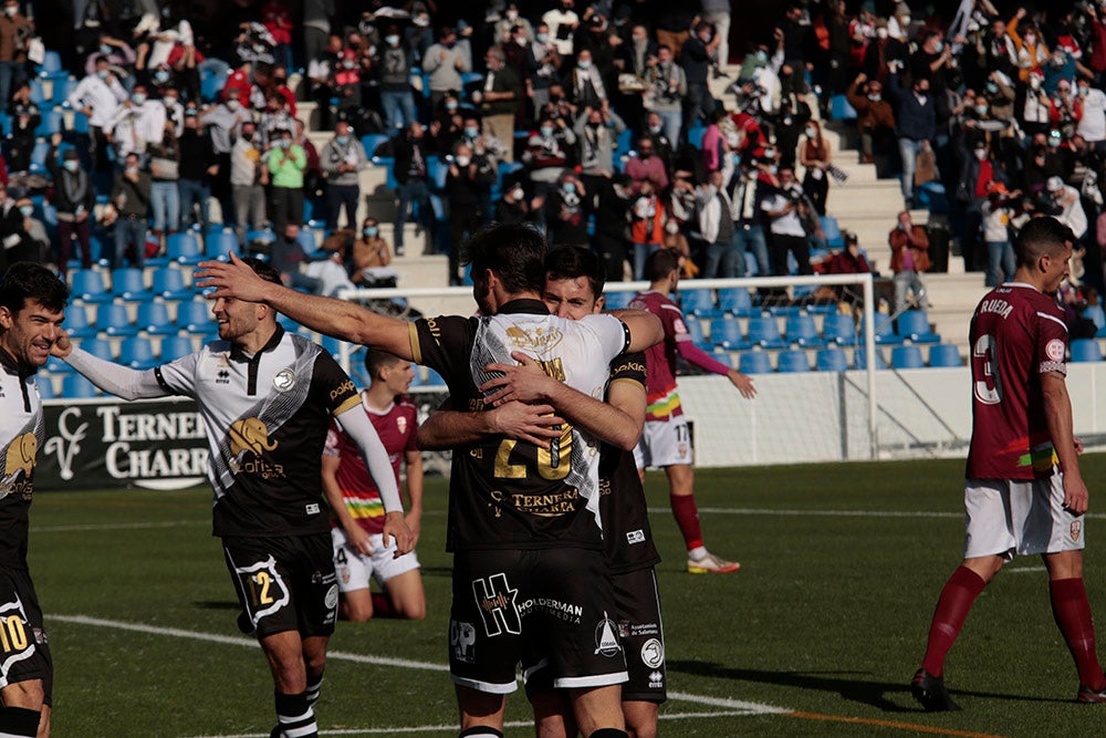 Unionistas vence a la potente UD Logroñés para romper su racha de más dos meses sin ganar en la liga y se va cuarto del grupo al parón