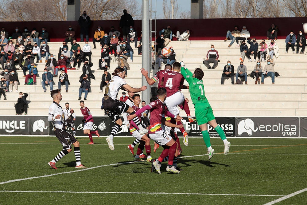 Unionistas vence a la potente UD Logroñés para romper su racha de más dos meses sin ganar en la liga y se va cuarto del grupo al parón