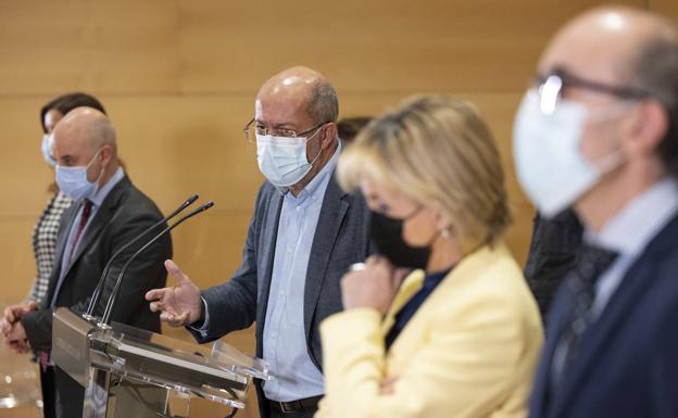 Igea y el resto de exconsejeros de Ciudadanos, durante la rueda de prensa. 