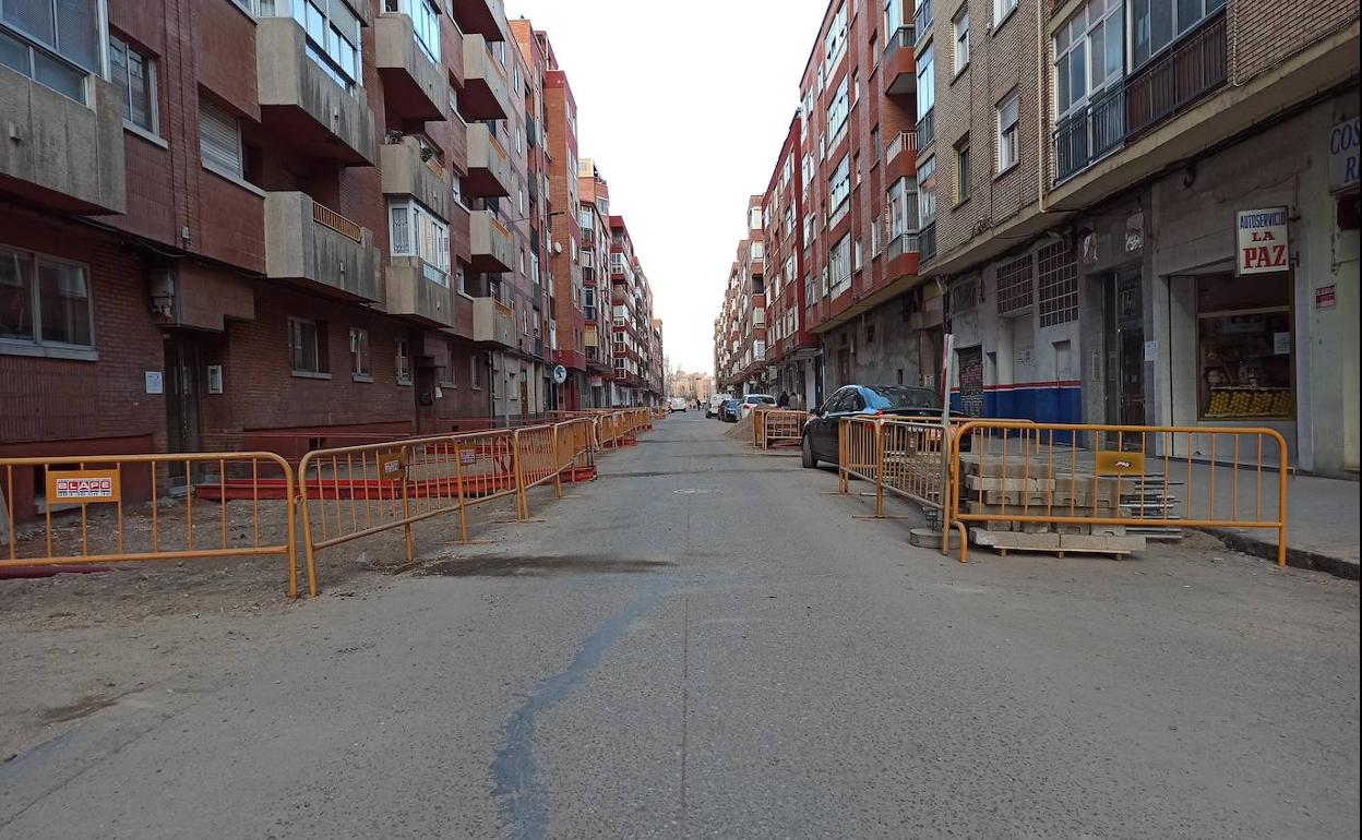 La calle Amor de Dios, cerrada hasta abril para renovar la pavimentación