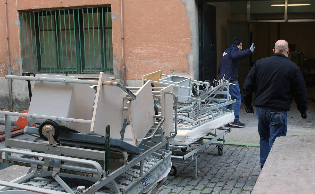 Camas sacadas en 2020 del Policlínico para usarse en la pandemia.