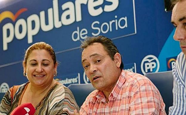 Saturnino de Gregorio anuncia su dimisión. 