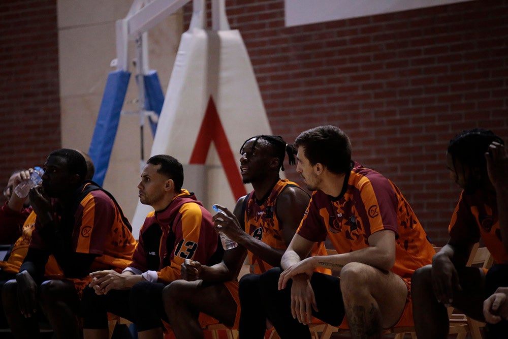 Un nervioso Aquimisa tira el partido en un pésimo último cuarto ante Cantabria (61-64)