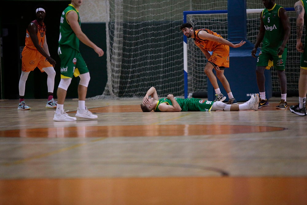 Un nervioso Aquimisa tira el partido en un pésimo último cuarto ante Cantabria (61-64)