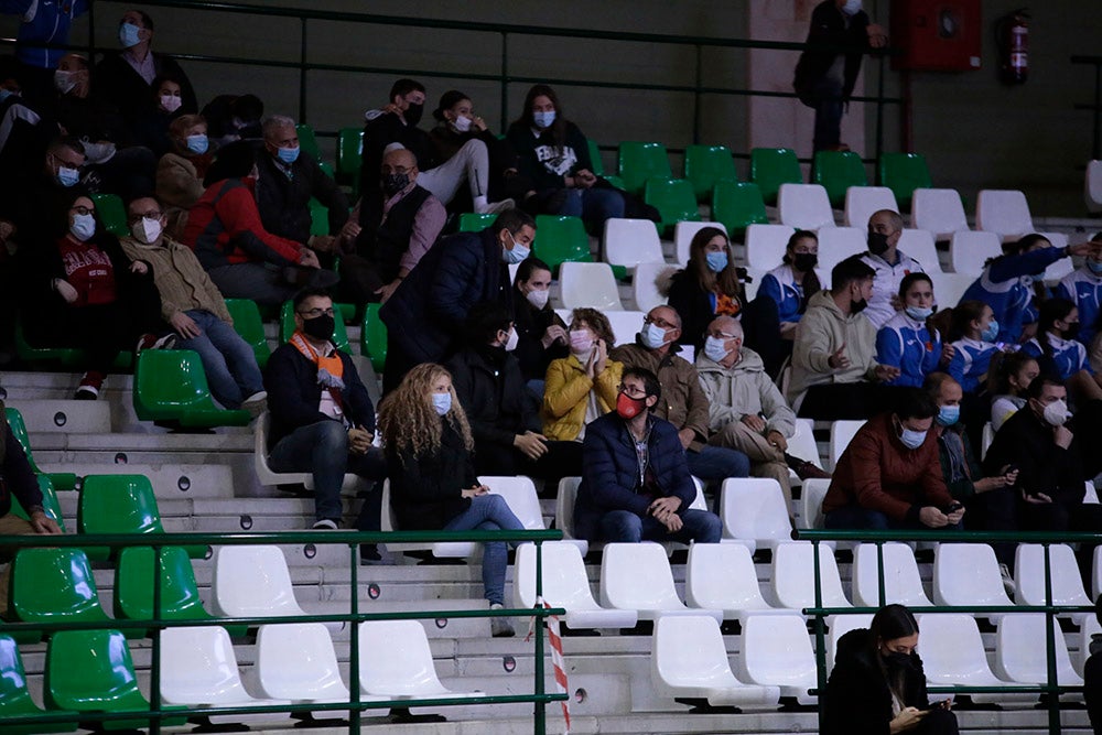 Un nervioso Aquimisa tira el partido en un pésimo último cuarto ante Cantabria (61-64)
