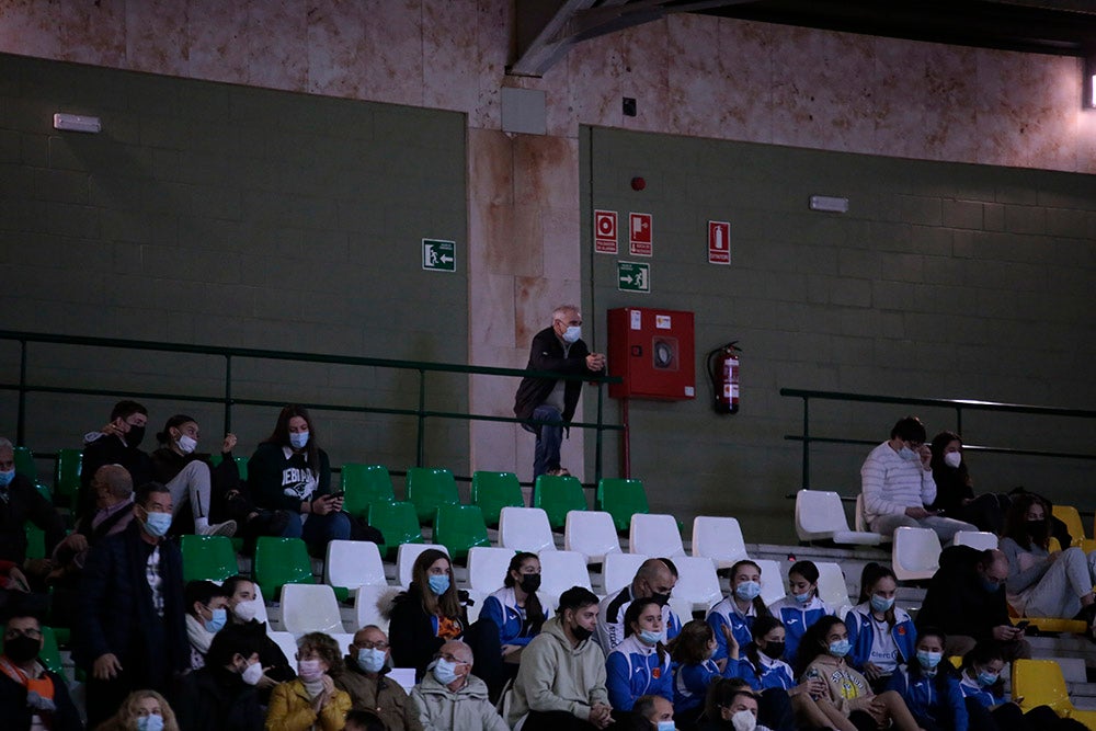 Un nervioso Aquimisa tira el partido en un pésimo último cuarto ante Cantabria (61-64)