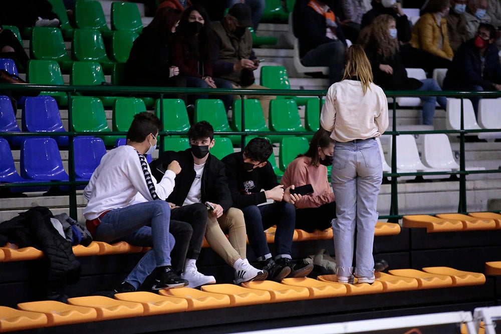 Un nervioso Aquimisa tira el partido en un pésimo último cuarto ante Cantabria (61-64)