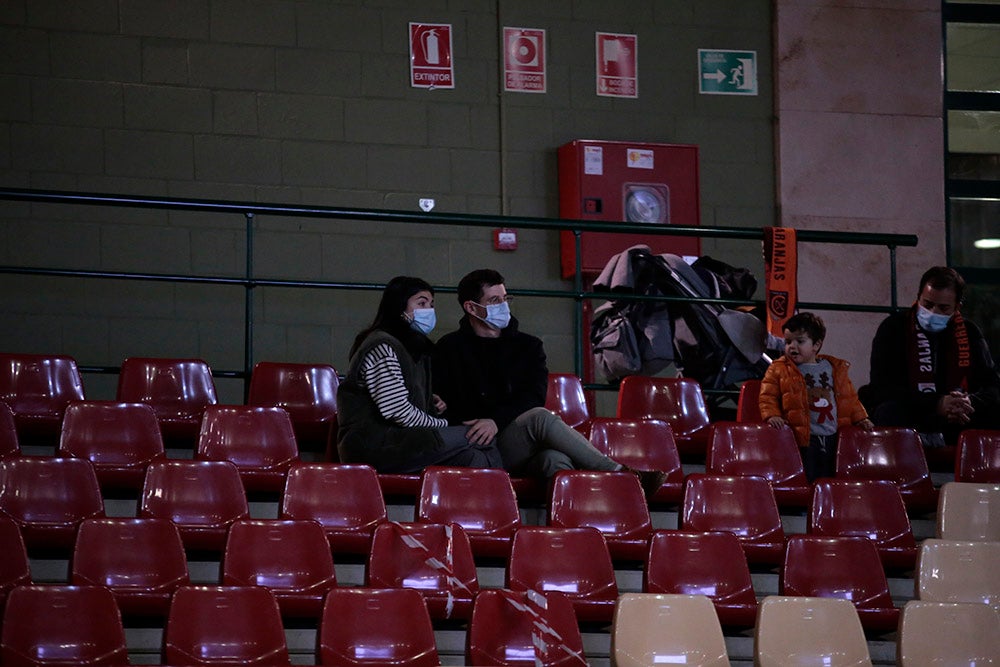 Un nervioso Aquimisa tira el partido en un pésimo último cuarto ante Cantabria (61-64)