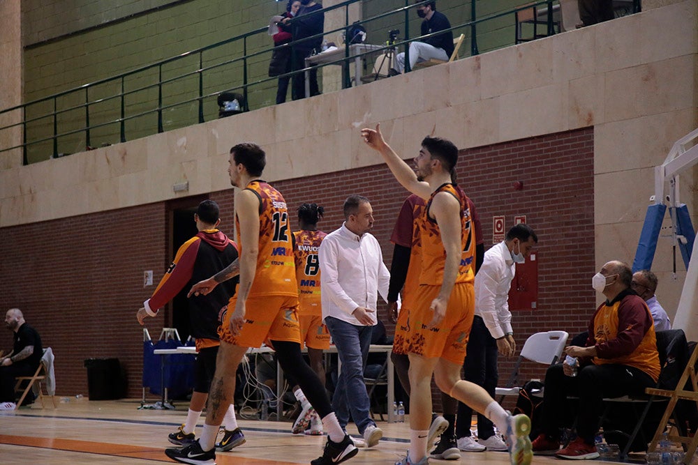 Un nervioso Aquimisa tira el partido en un pésimo último cuarto ante Cantabria (61-64)