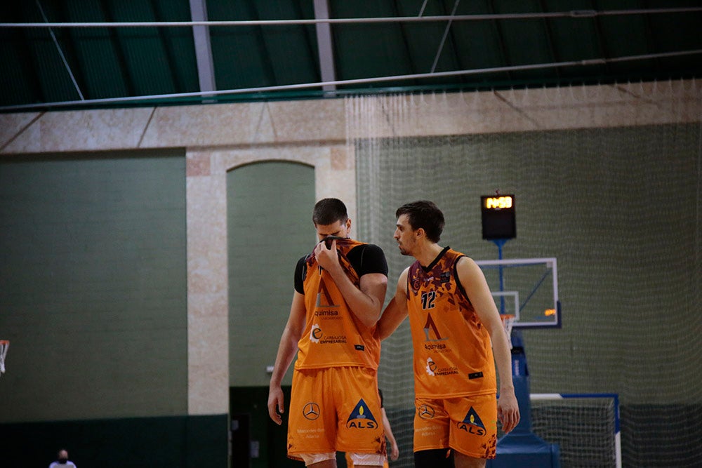 Un nervioso Aquimisa tira el partido en un pésimo último cuarto ante Cantabria (61-64)