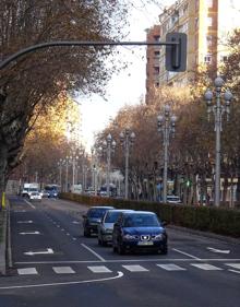 Imagen secundaria 2 - La nueva señalización vertical y horizontal de los tres carriles del Paseo de Zorrilla. 