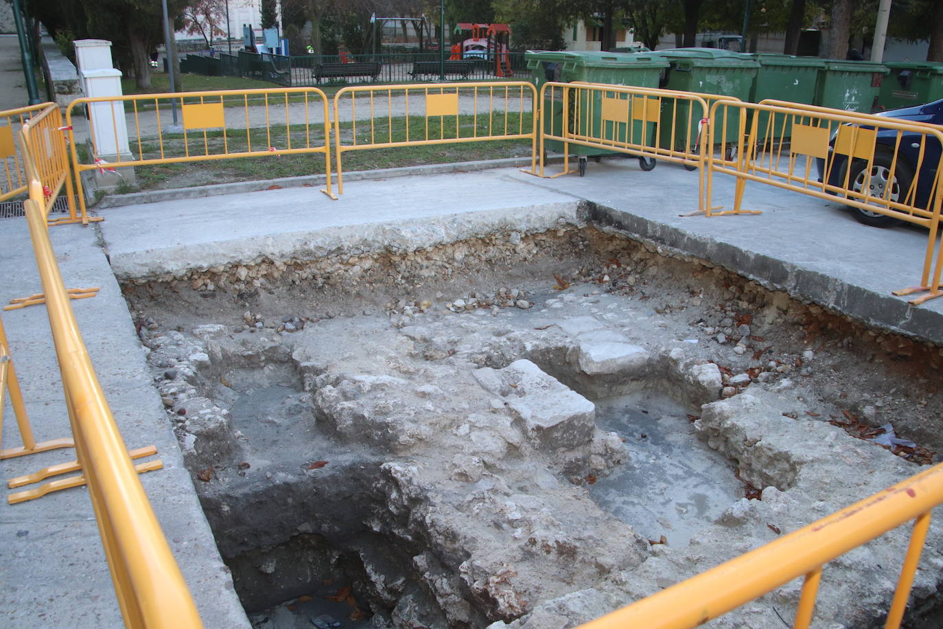 Cata arqueológica en la plaza de La Soledad.