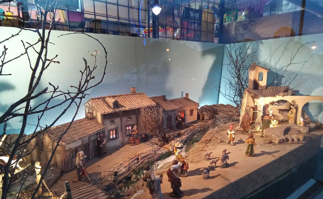 Escaparate de Kiosco (Viana de Cega), ganador del concurso en 2020 en la categoría de Tierra de Pinares.