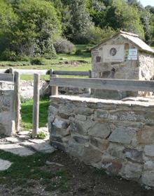 Imagen secundaria 2 - Aparcamiento del acceso al acebal, mirador y fuente del acebal soriano. 