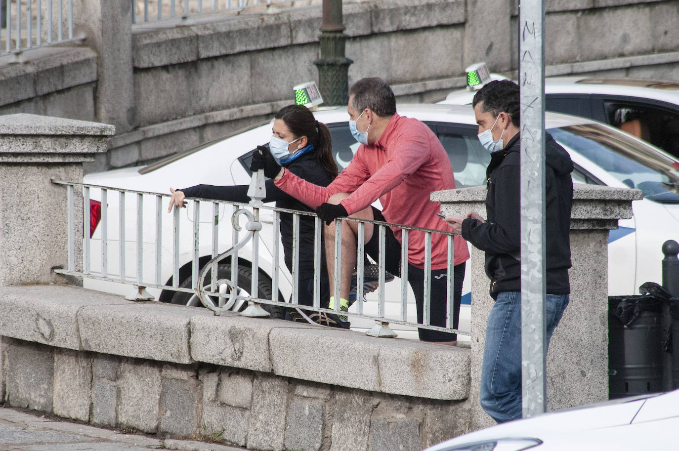 Los segovianos vuelven a llevar la mascarilla en la calle.