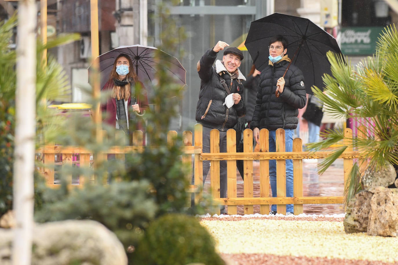 Fotos: La lluvia desluce el ambiente navideño en Valladolid